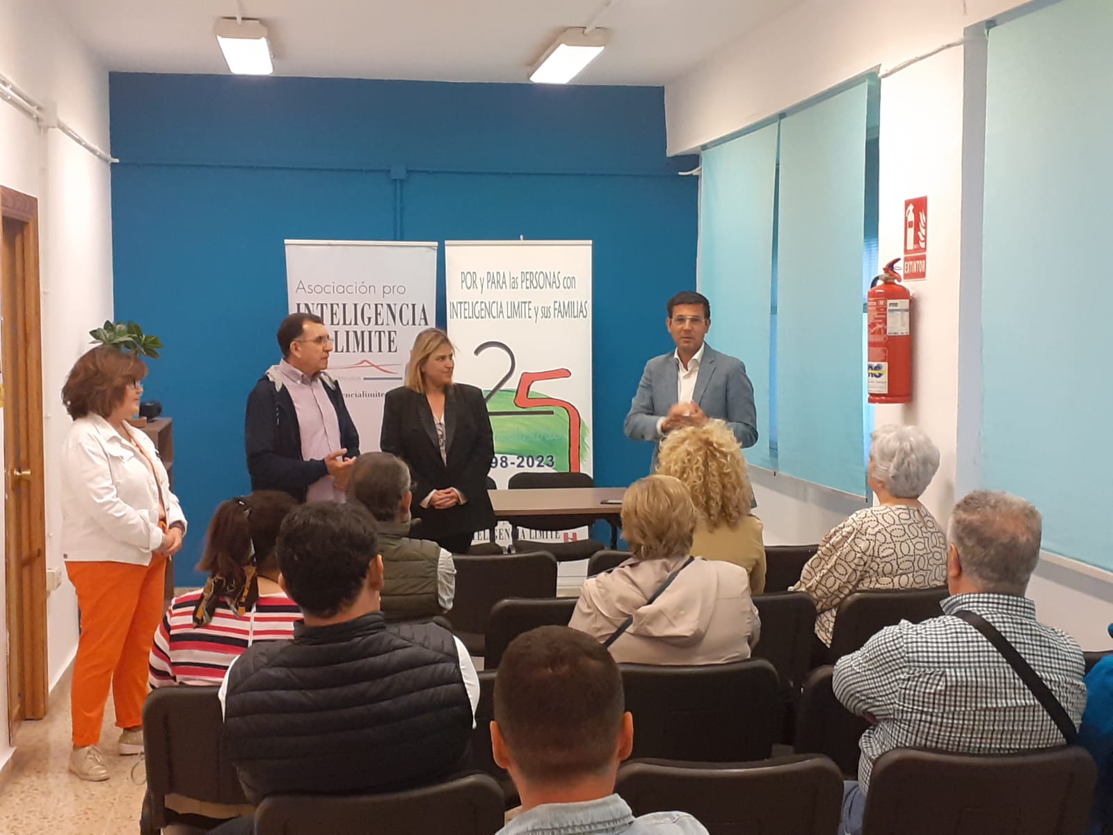 El Alcalde de Granada nos visita y felicita por nuestro 25 aniversario