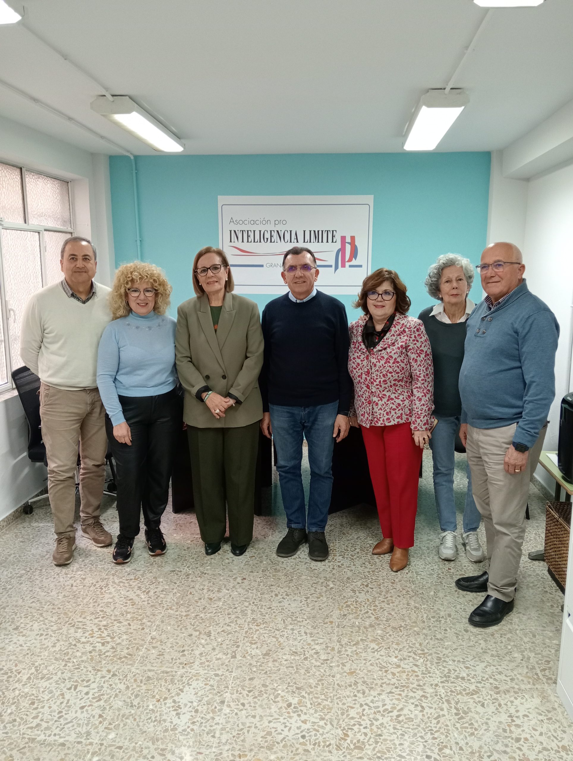 Visita de la Delegada de Inclusión Social, Juventud, Familias e Igualdad de la Junta de Andalucía en Granada por nuestro XXV aniversario