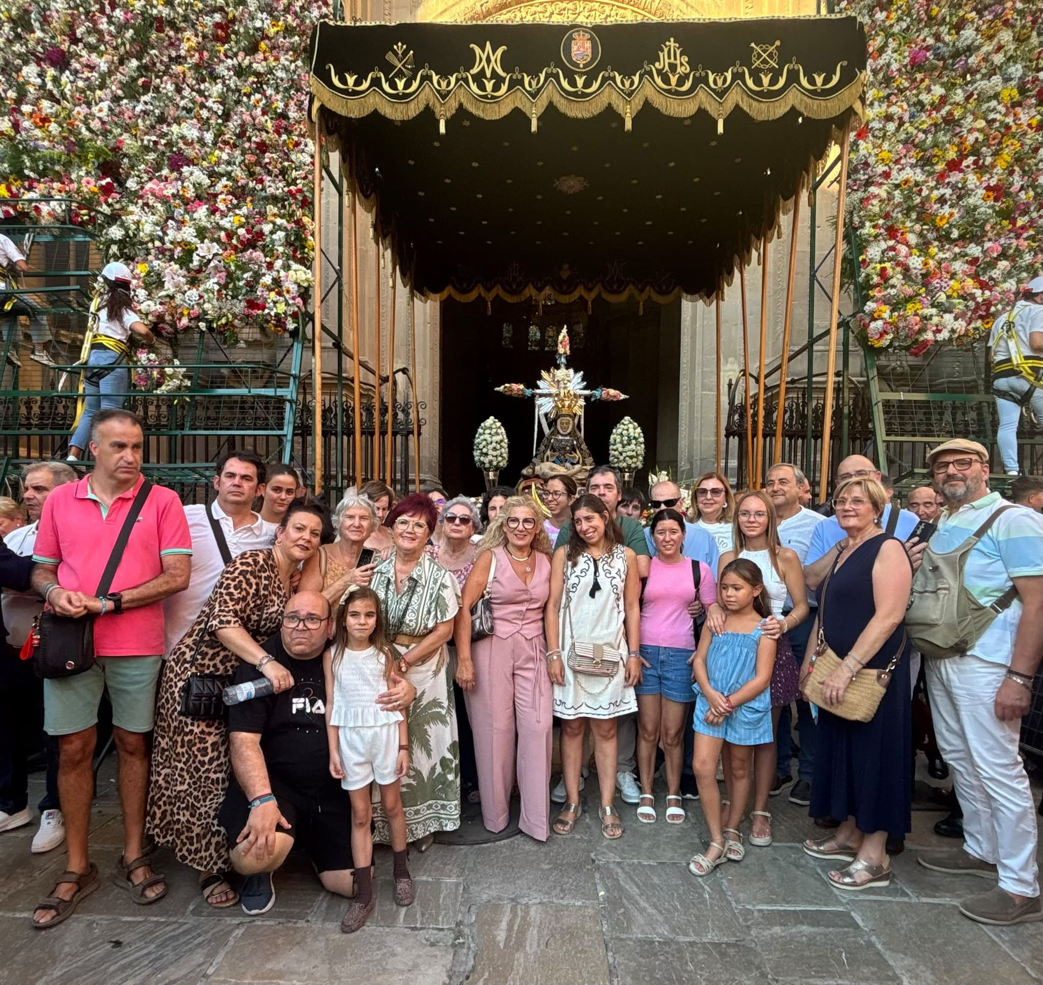 Participamos de la Ofrenda Floral a la Patrona de Granada